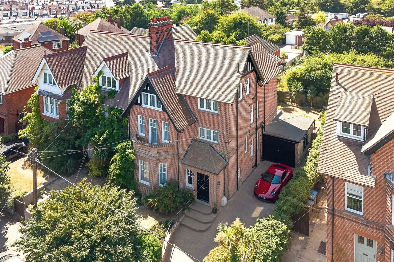6 bed house for sale, Bacton Road, Felixstowe, IP11