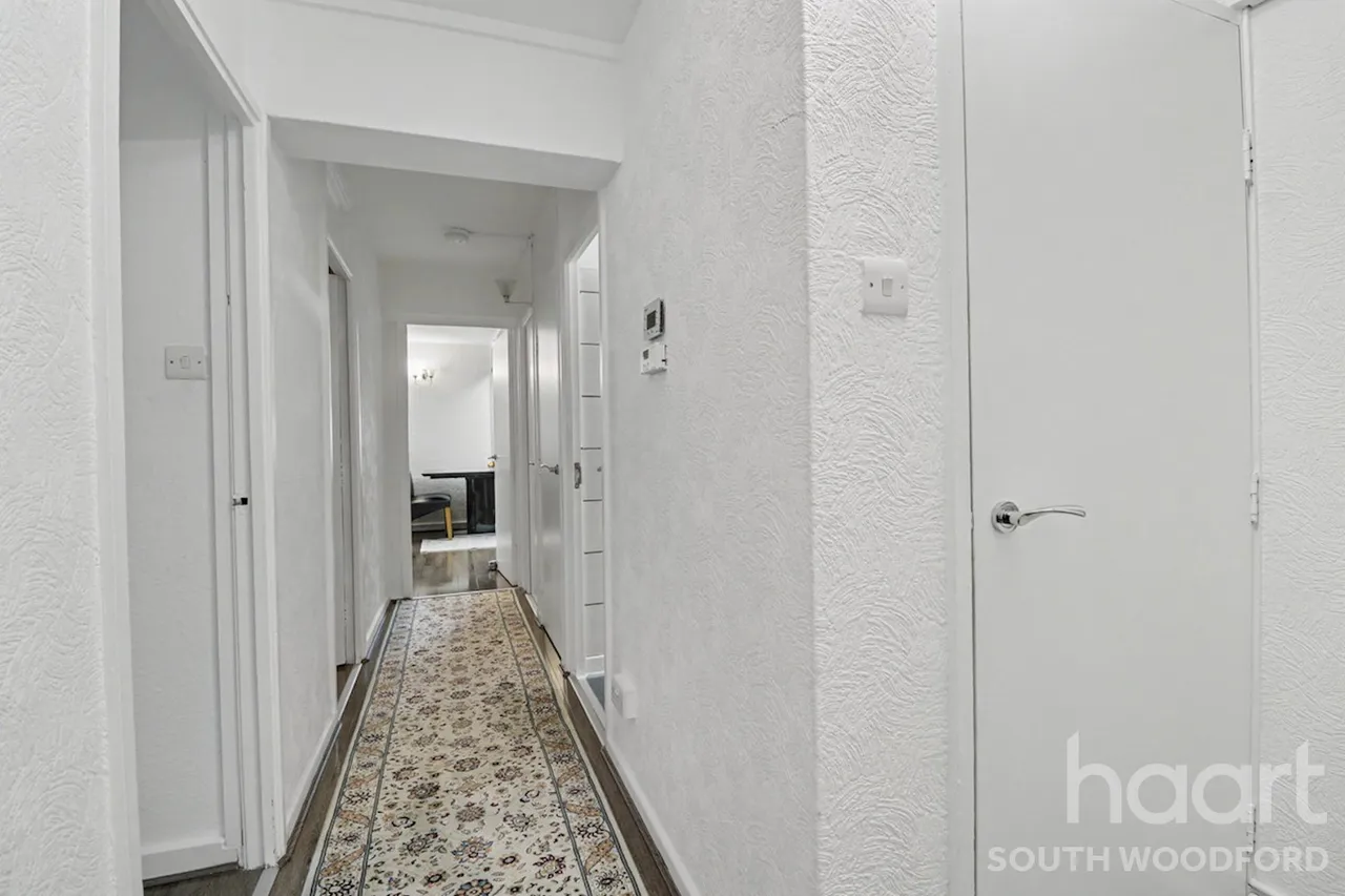 Navestock Crescent, Woodford Green, IG8, photo 14