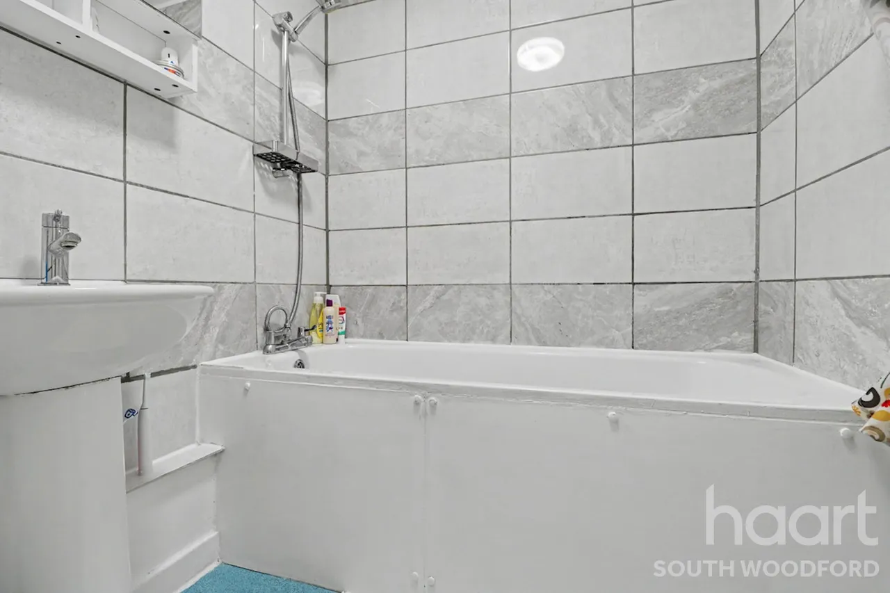 Navestock Crescent, Woodford Green, IG8, photo 11