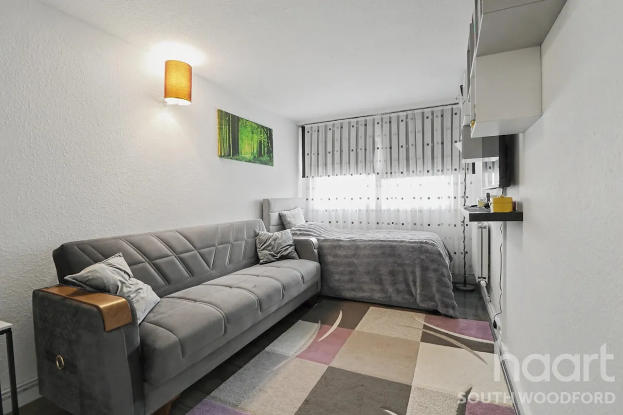 Navestock Crescent, Woodford Green, IG8, photo 5