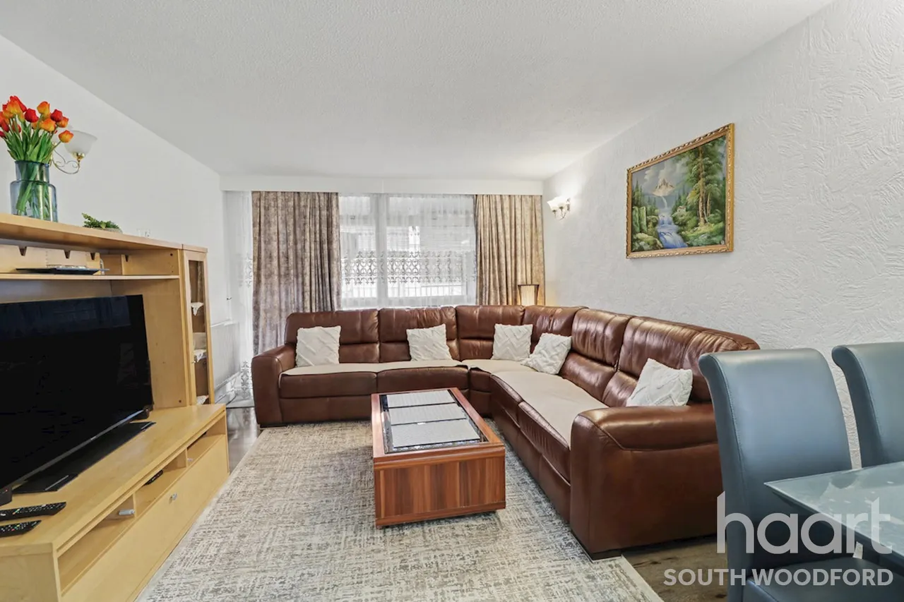 Navestock Crescent, Woodford Green, IG8, photo 6