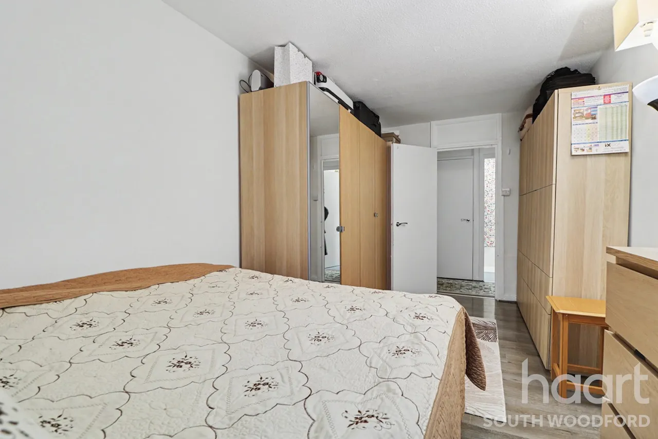 Navestock Crescent, Woodford Green, IG8, photo 9