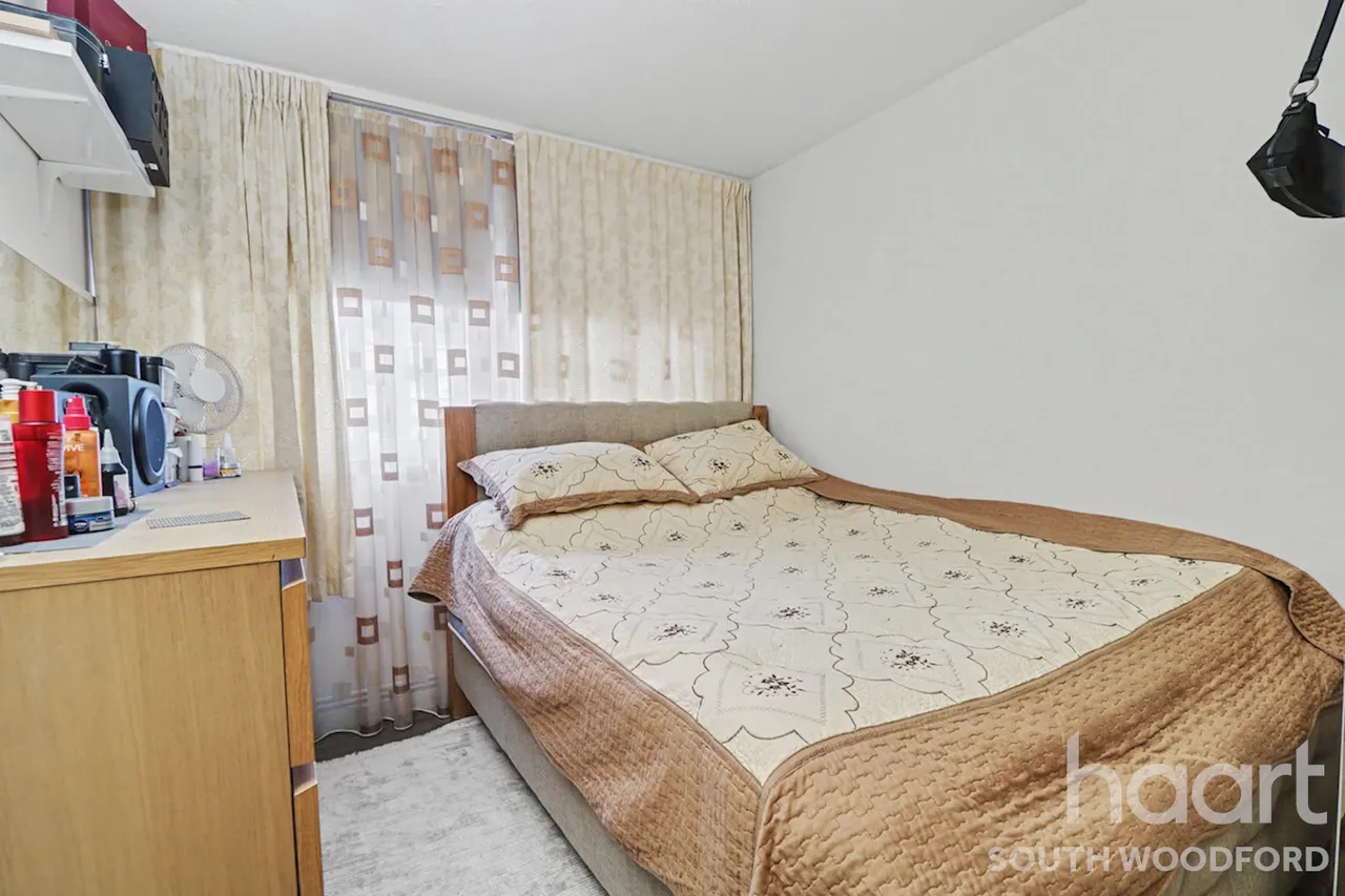 Navestock Crescent, Woodford Green, IG8, photo 8