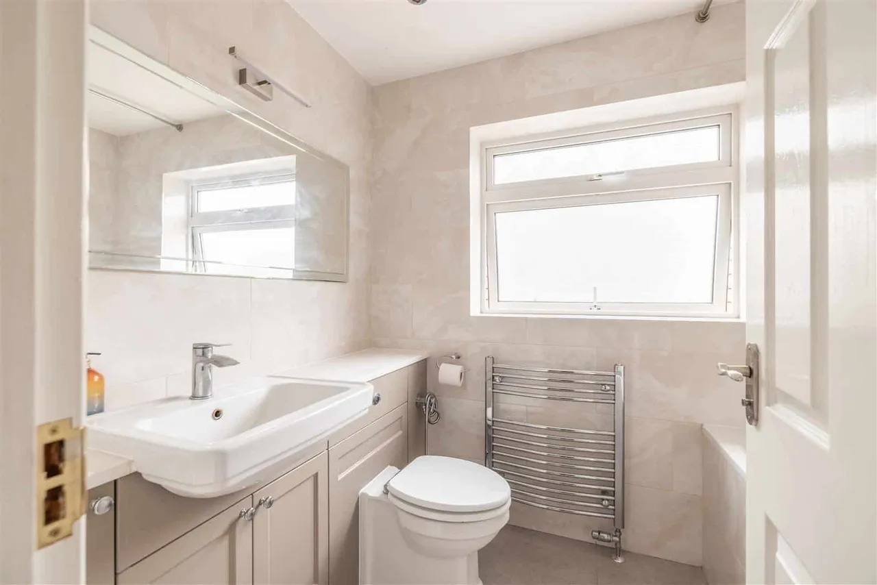 Hemwood Road, Windsor, SL4, photo 11
