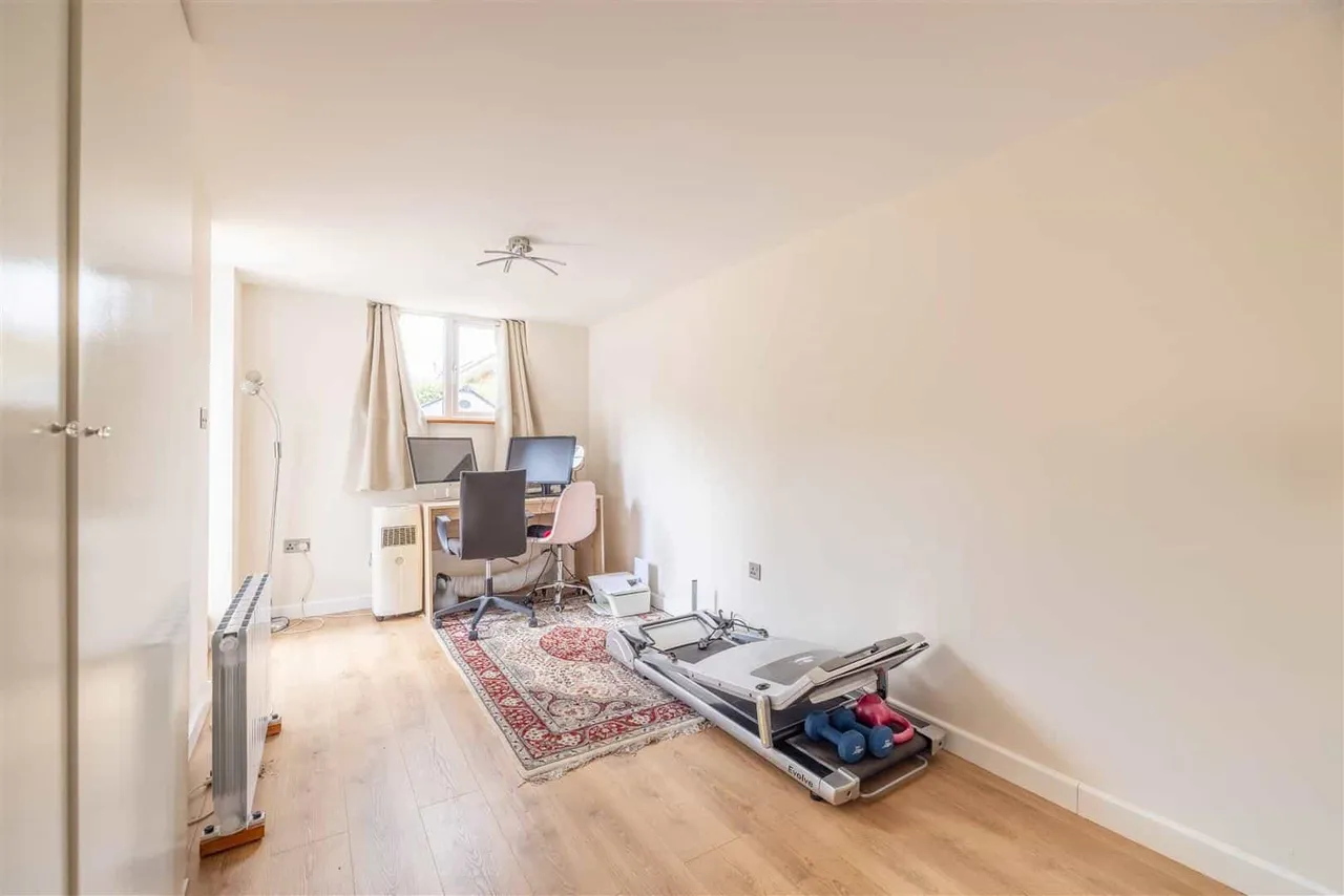 Hemwood Road, Windsor, SL4, photo 23