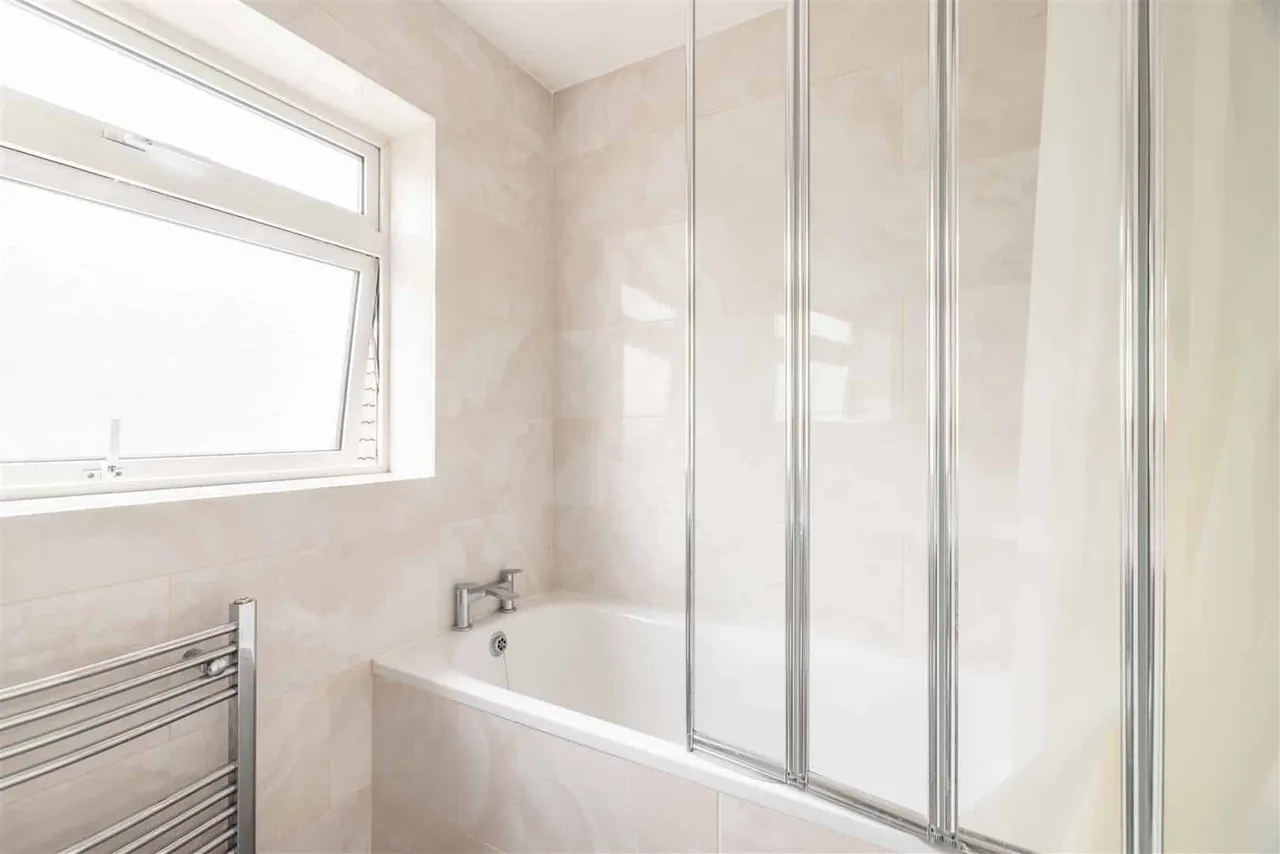 Hemwood Road, Windsor, SL4, photo 12