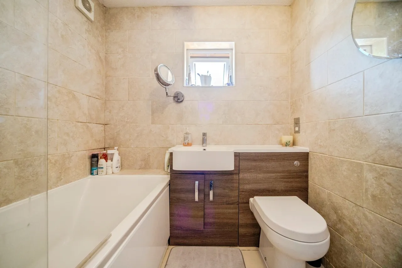 Chepstow Drive, Bletchley, Milton Keynes, Buckinghamshire, MK3, photo 12