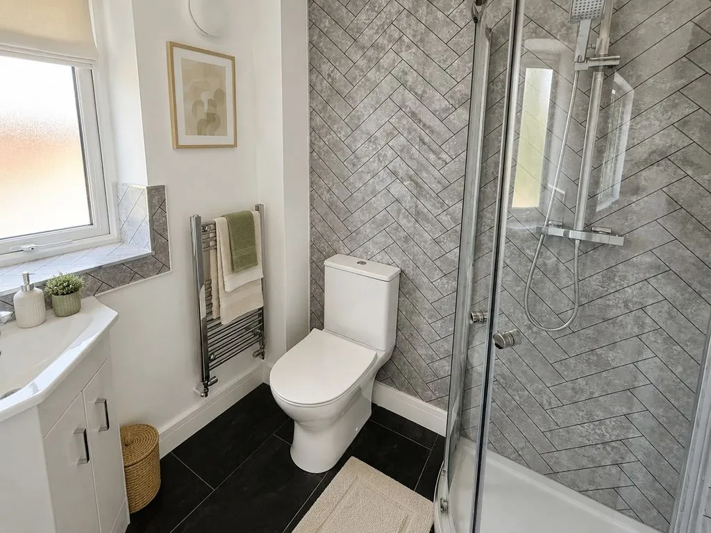 Cotswold Avenue, Great Wyrley, WS6, photo 10
