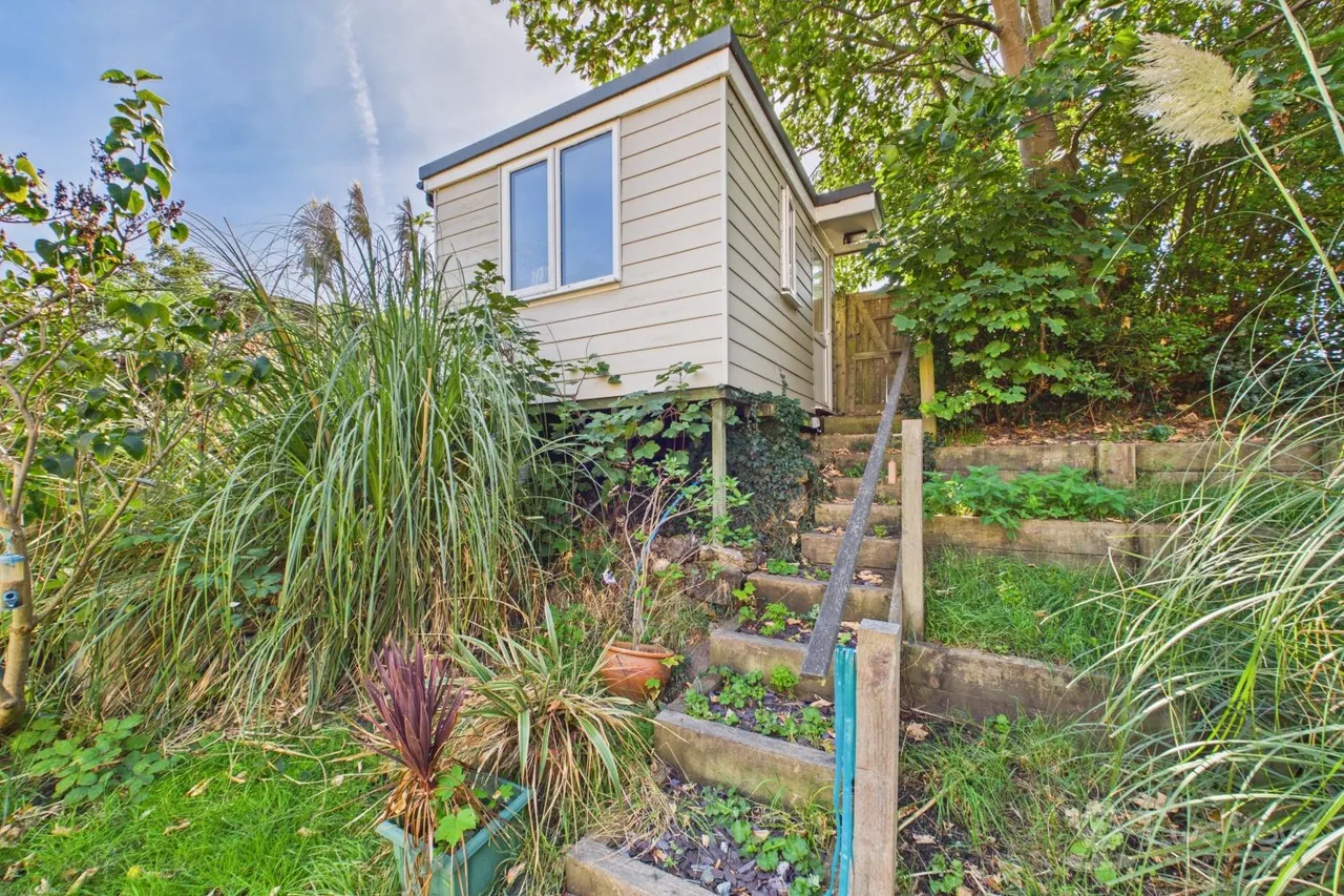 Limes Road, Folkestone, CT19, photo 2
