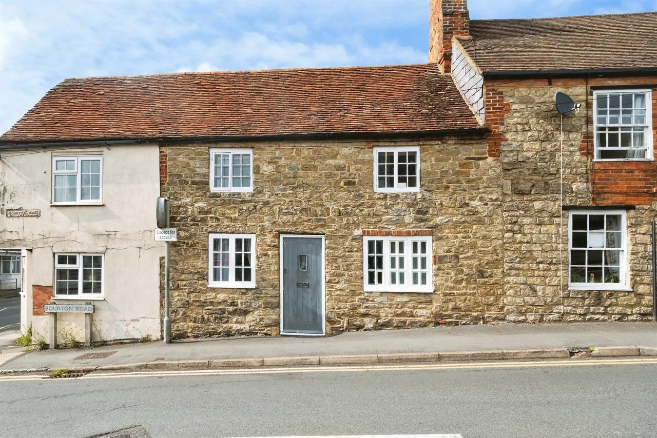 2 bed character property for sale — Bourton Road, Buckingham