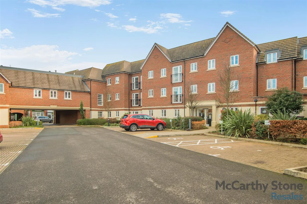 1 bed flat for sale, London Road, Knebworth, SG3