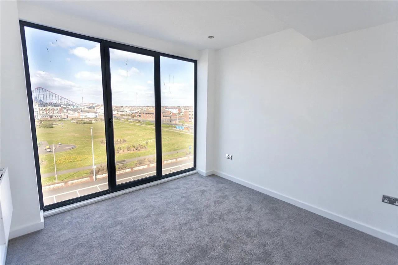 New South Promenade, Blackpool, FY4, photo 10