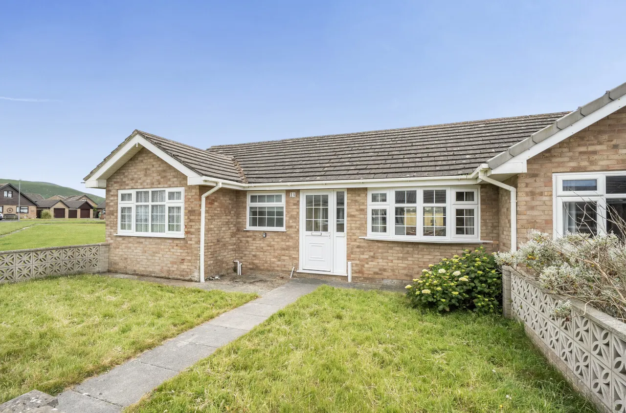2 bed house for sale, Awel Dyfi, Tywyn