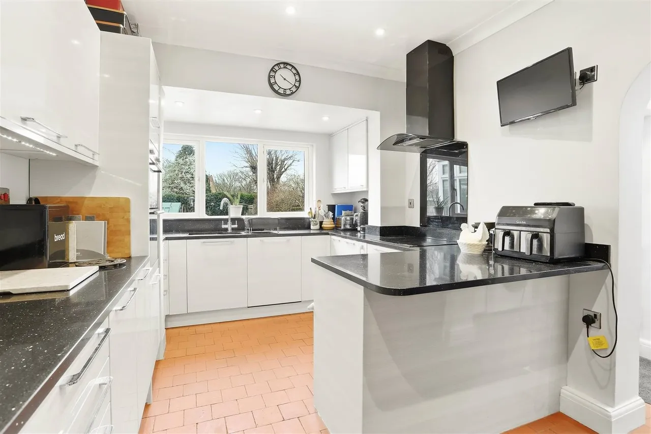 Link Lane, Wallington, SM6 9DY, photo 3