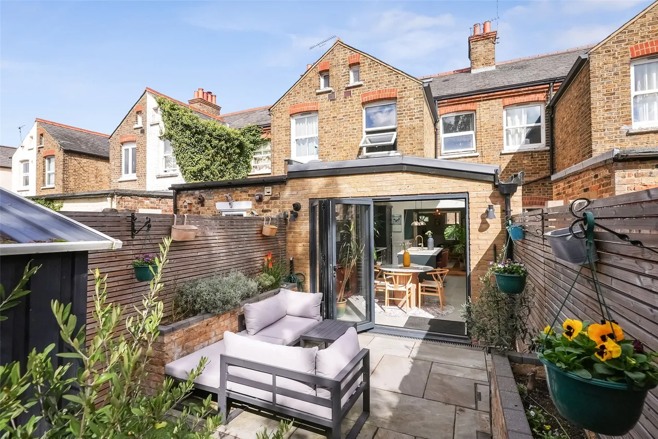 Oldfield Road, Hampton, TW12 2AD, photo 2