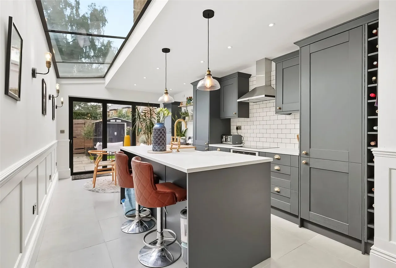 2 bed house for sale — Oldfield Road, Hampton, TW12 2AD