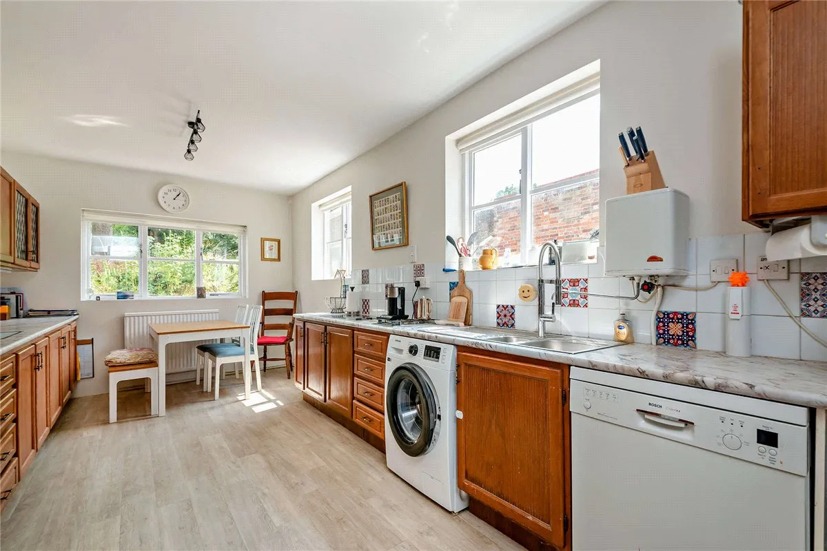 High Street, Hungerford, RG17, photo 5