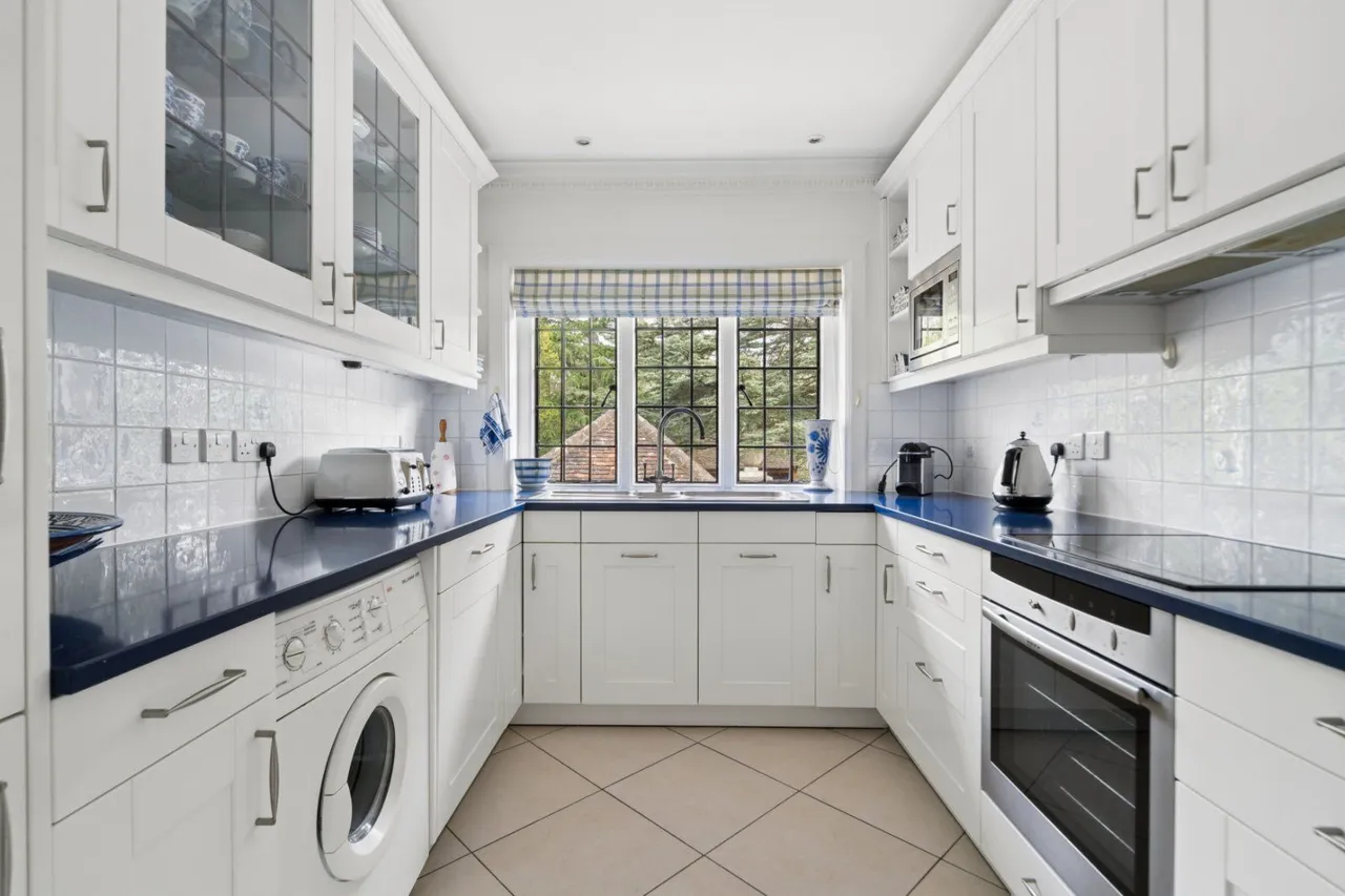 Framewood Road, Stoke Poges, Buckinghamshire, SL2 4QR, photo 10