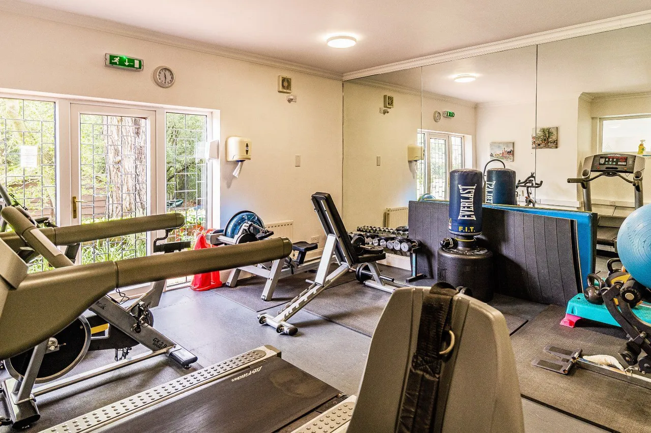 Framewood Road, Stoke Poges, Buckinghamshire, SL2 4QR, photo 8