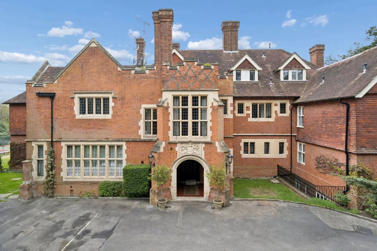 Framewood Road, Stoke Poges, Buckinghamshire, SL2 4QR, photo 2