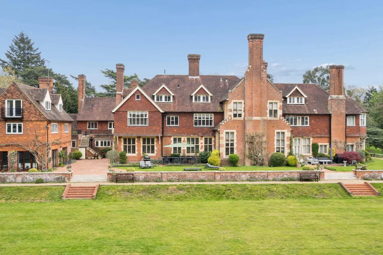 Framewood Road, Stoke Poges, Buckinghamshire, SL2 4QR, photo 3