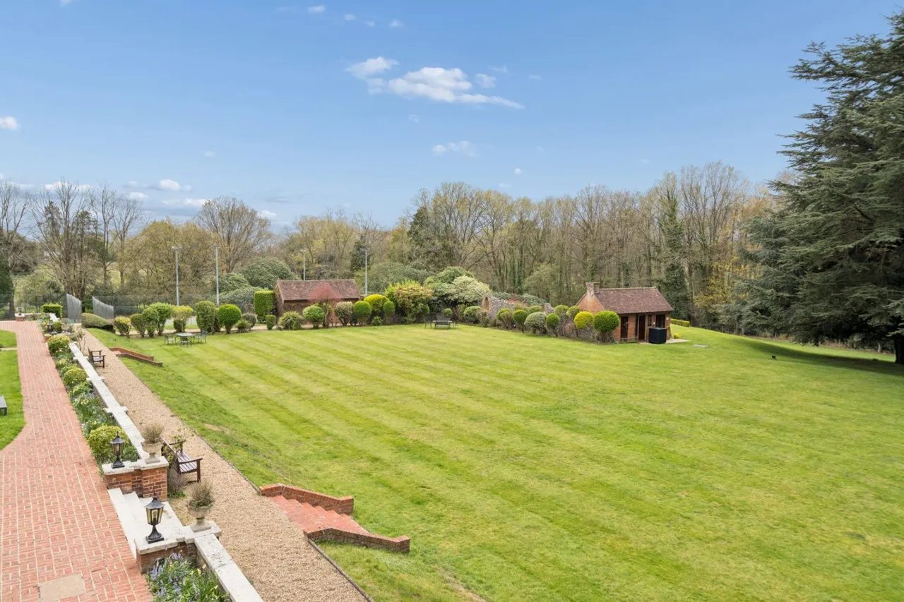 Framewood Road, Stoke Poges, Buckinghamshire, SL2 4QR, photo 4