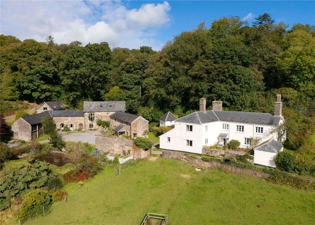 9 bed house for sale — Bampton, Tiverton, Devon, EX16 9LA