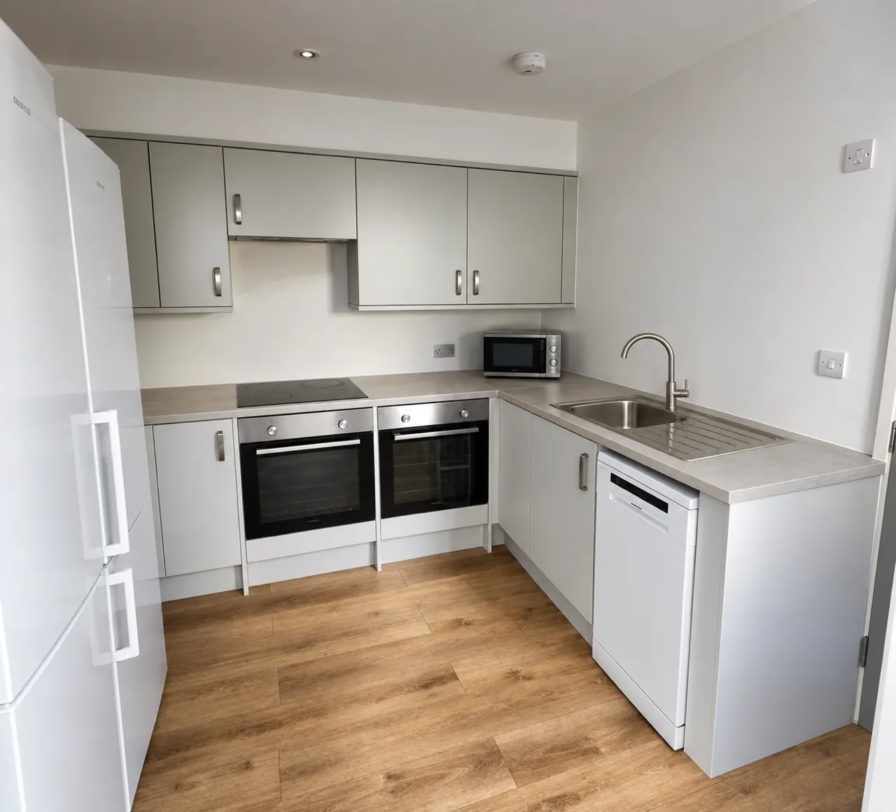Leavesden Road, Watford, WD24, photo 2