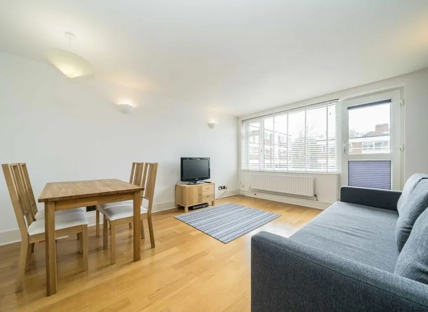 Beechcroft Close, Valley Road, SW16, photo 2
