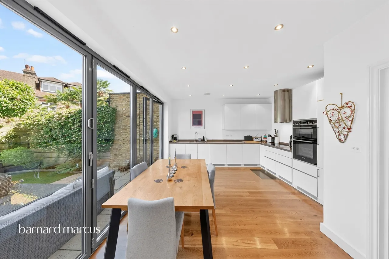 5 bed house for sale — Coval Road, London