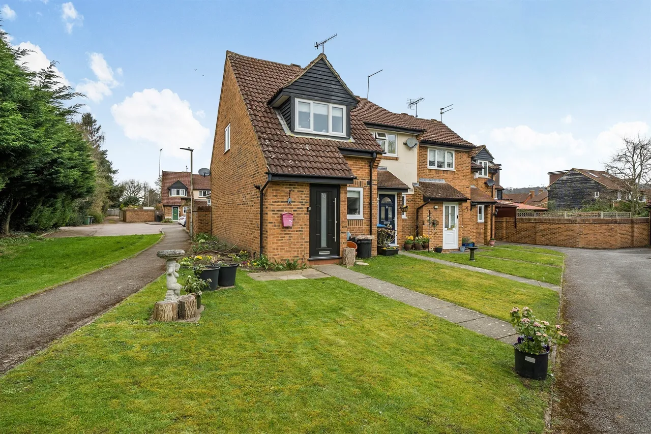 2 bed house for sale — Friars Field, Northchurch, Berkhamsted