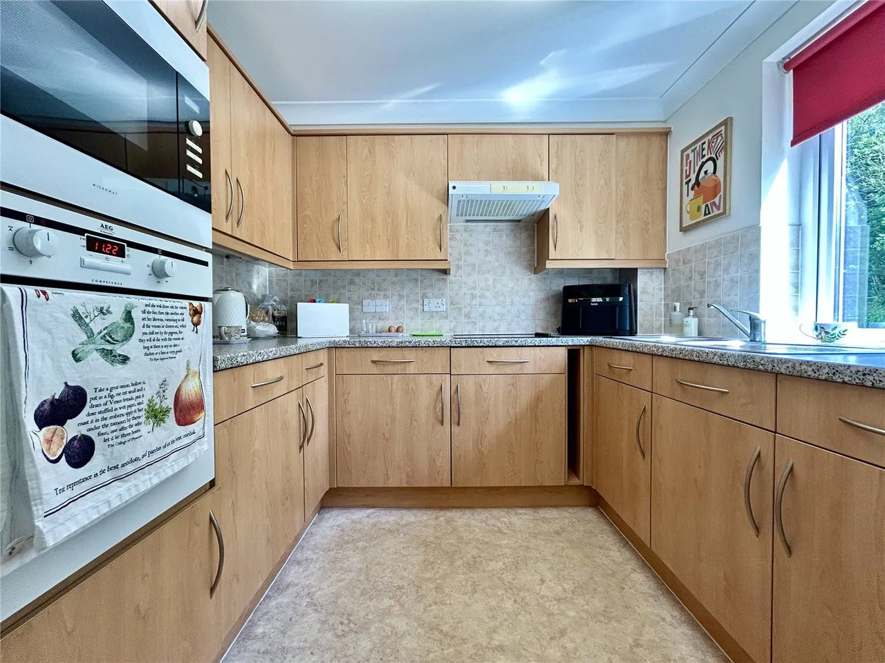 High Street, Uppermill, OL3, photo 6