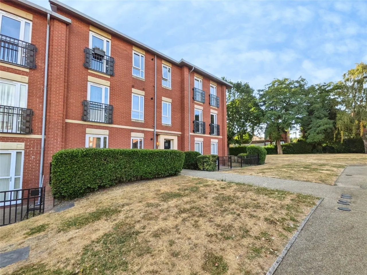 Lowbridge Walk, Bilston, WV14, photo 2