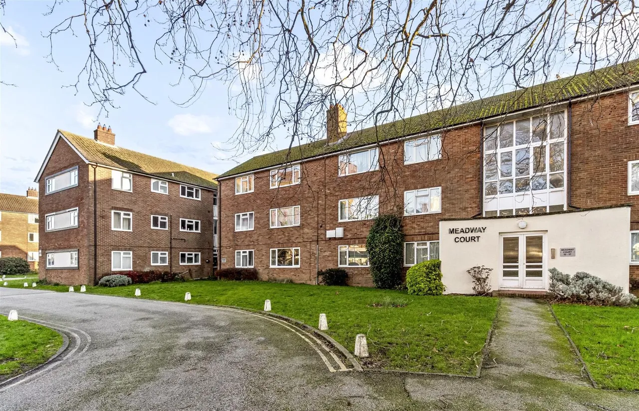 2 bed flat for sale — The Boulevard, Worthing