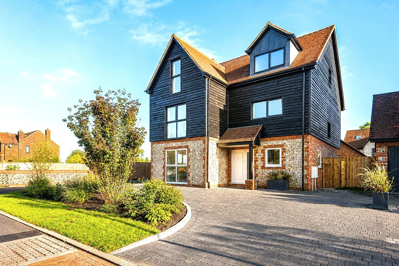 5 bed property to rent, Horse Leys, Rotherfield Greys, RG9