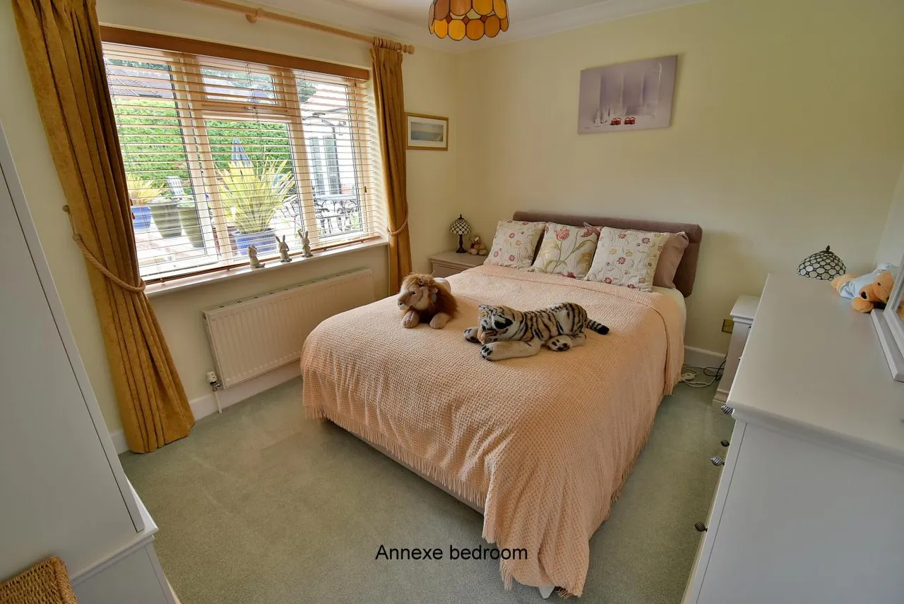 Moorlands, BH22, photo 17