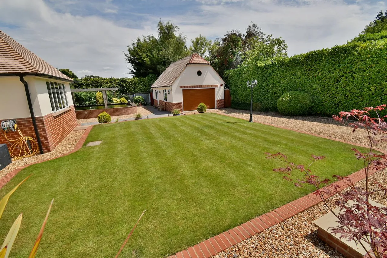 Moorlands, BH22, photo 25