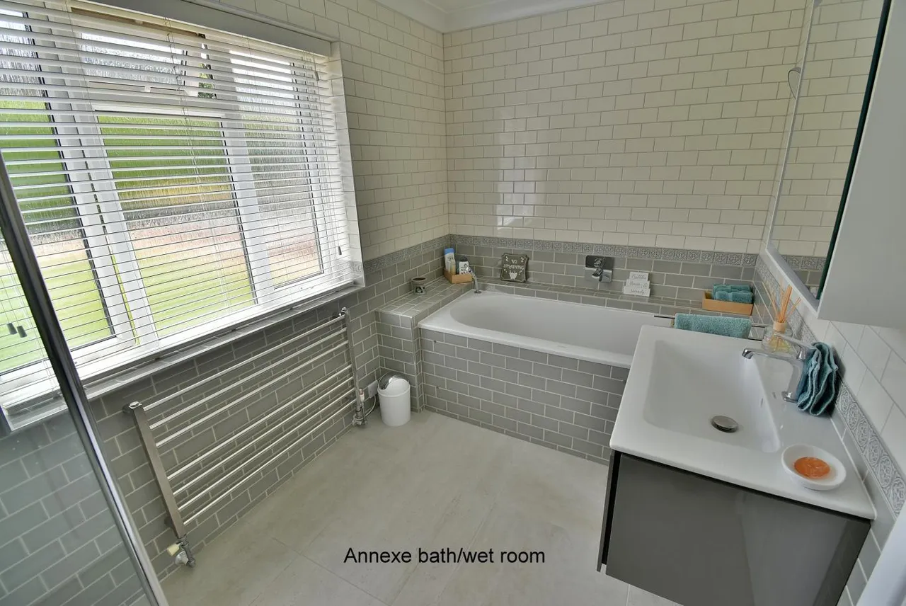Moorlands, BH22, photo 16