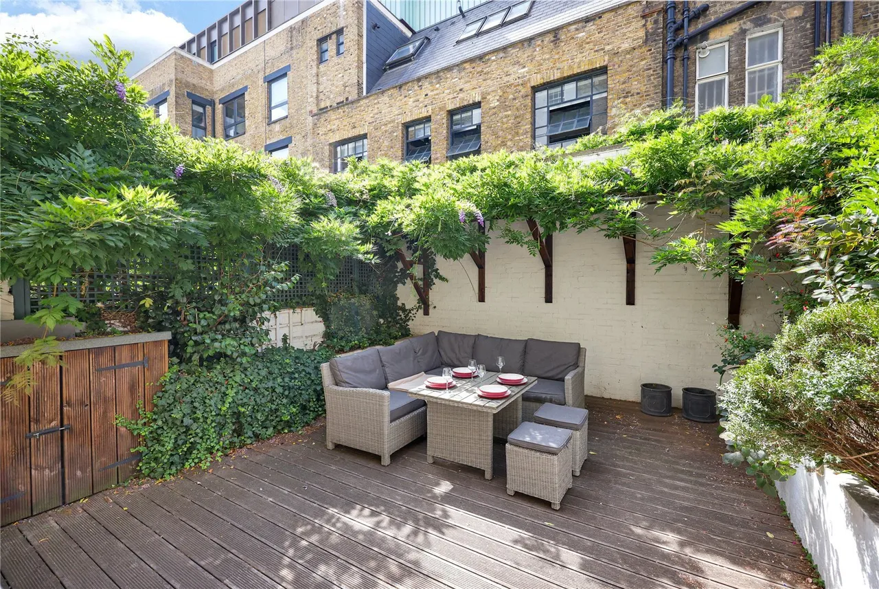 2 bed flat for sale, Wilmington Square, London, WC1X