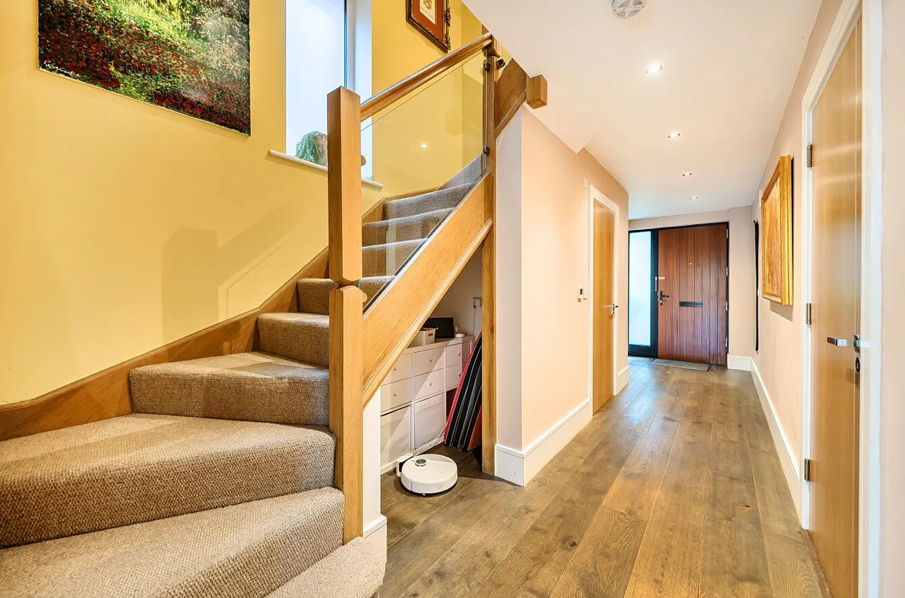 Parkwood Place, Winchester, SO22, photo 2