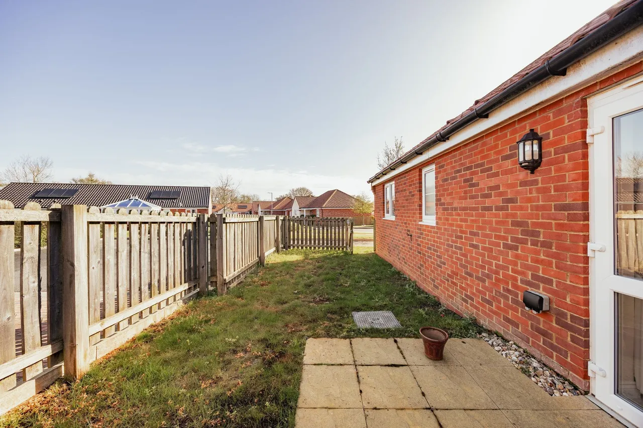 Chain Free Two Bedroom Bungalow in Sw, photo 7