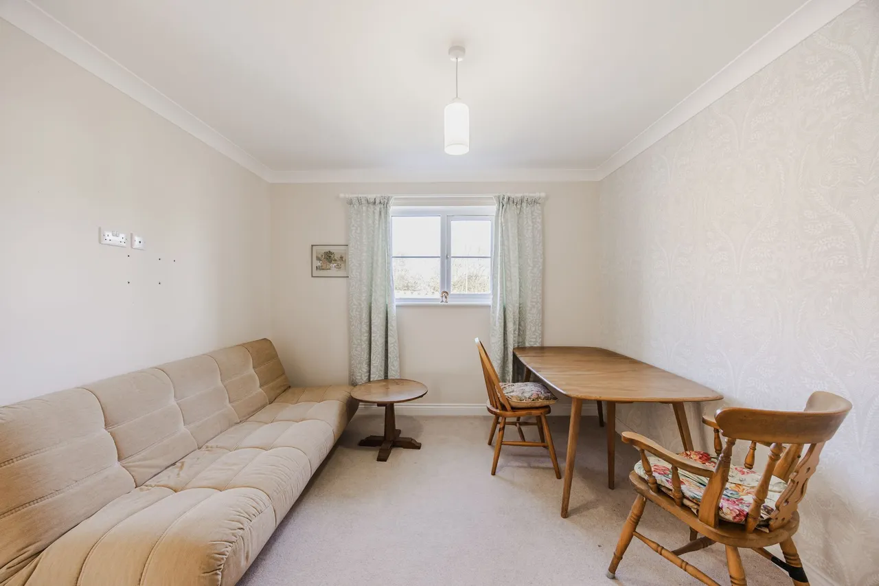 Chain Free Two Bedroom Bungalow in Sw, photo 12