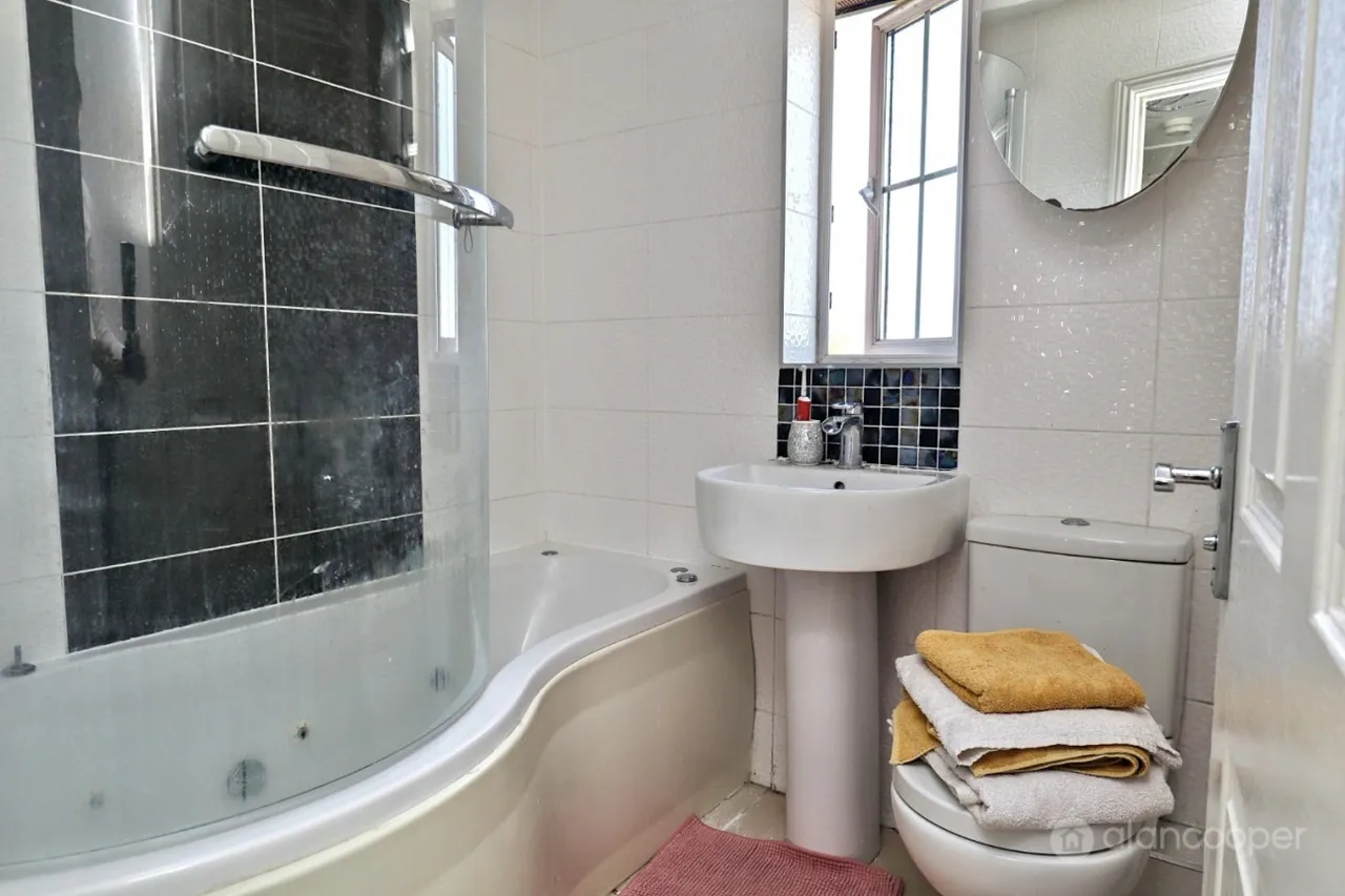 The Evergreens, Nuneaton, CV10, photo 23