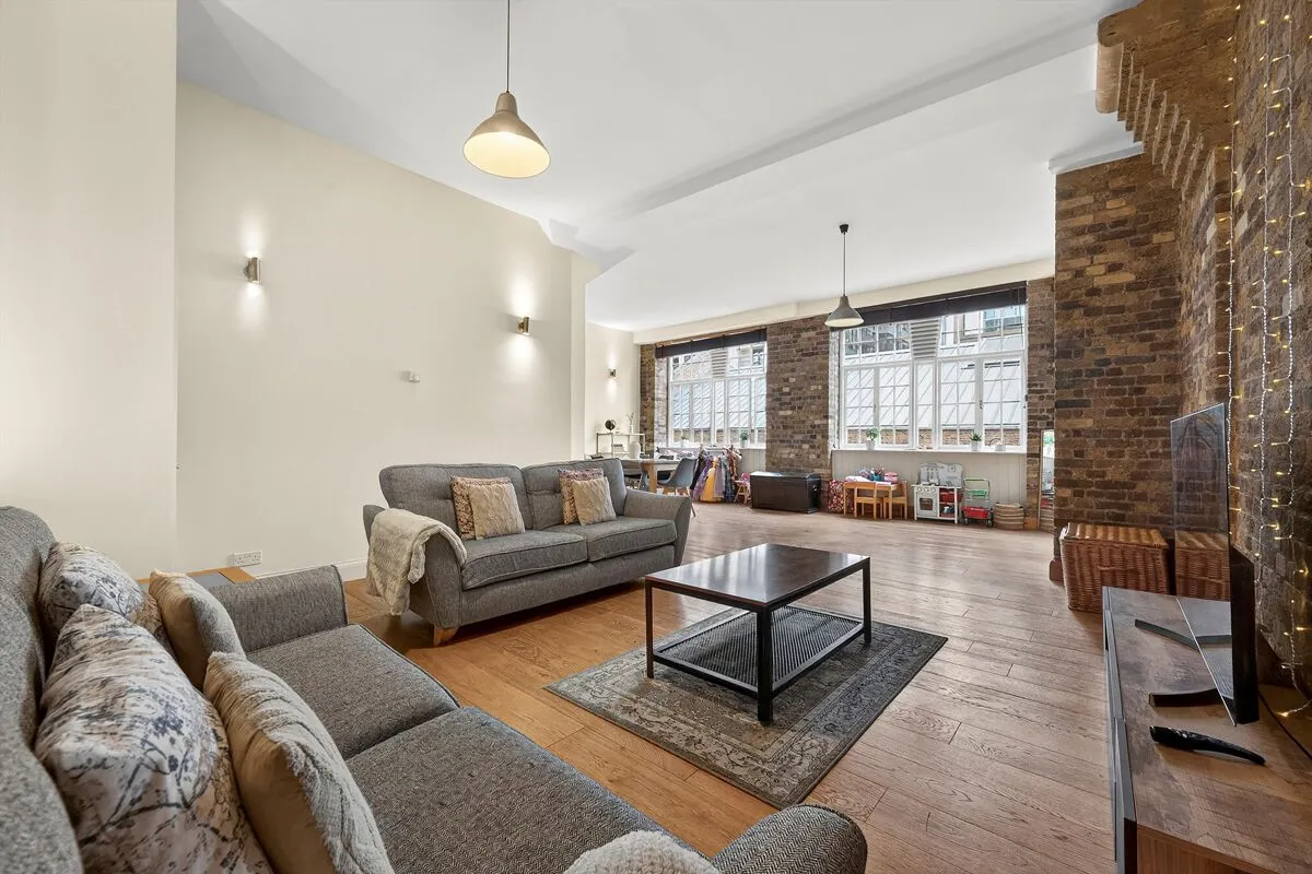 2 bed flat for sale, Telfords Yard, London, E1W