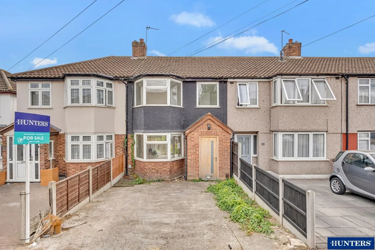 3 bed house for sale, Valentines Way, Romford, RM7