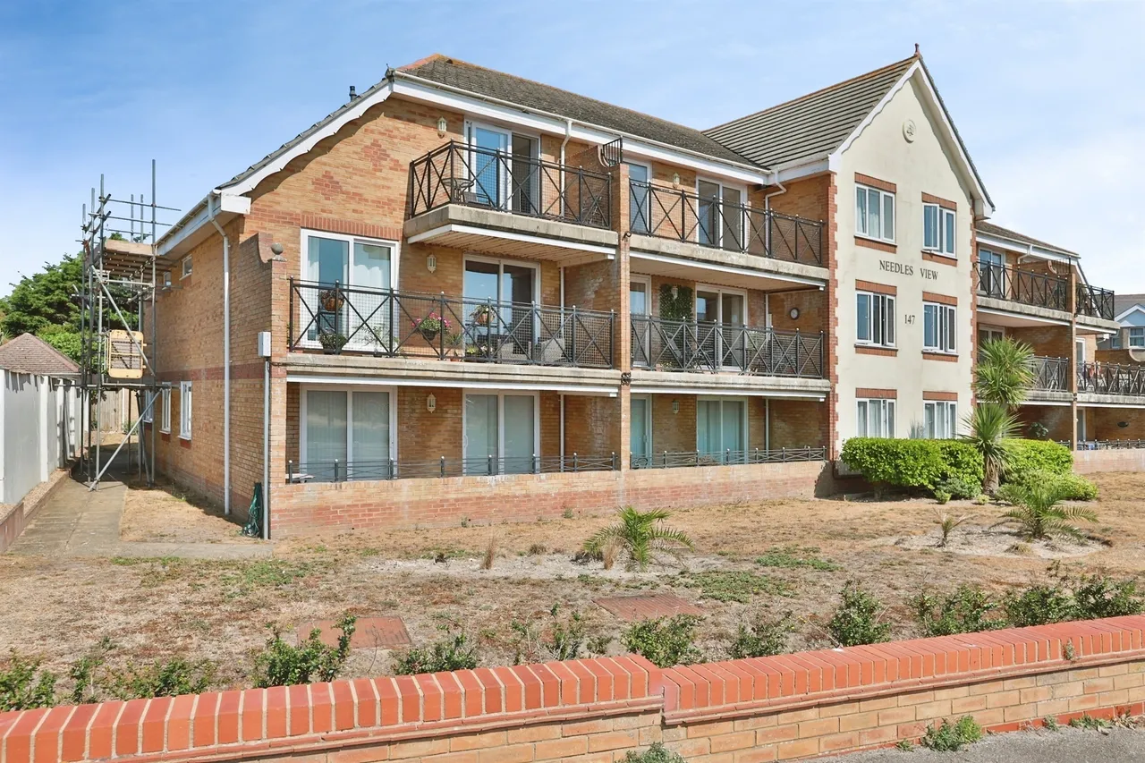 2 bed flat for sale — Southbourne Overcliff Drive, Bournemouth