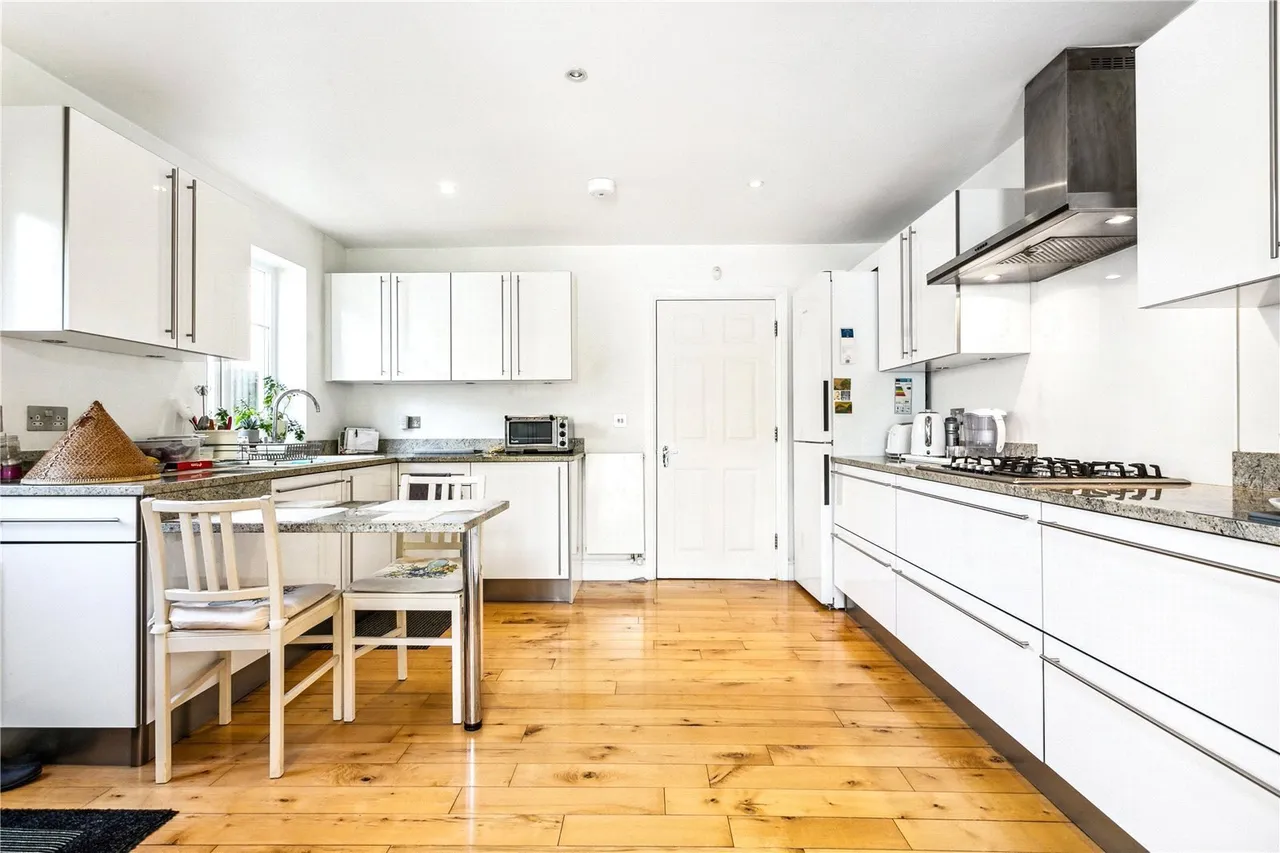 Chertsey Road, Twickenham, TW1, photo 3
