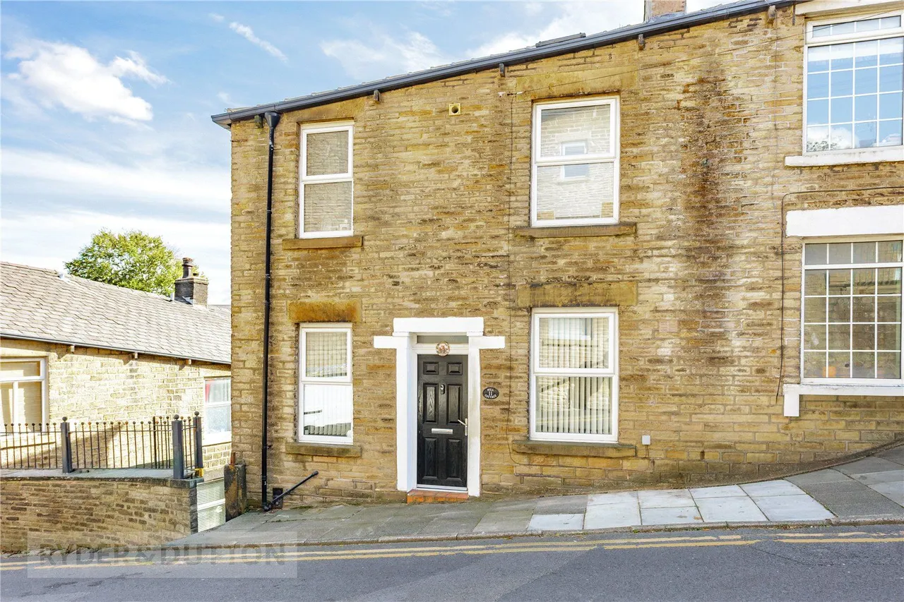2 bed house for sale, Carrhill Road, Mossley, OL5