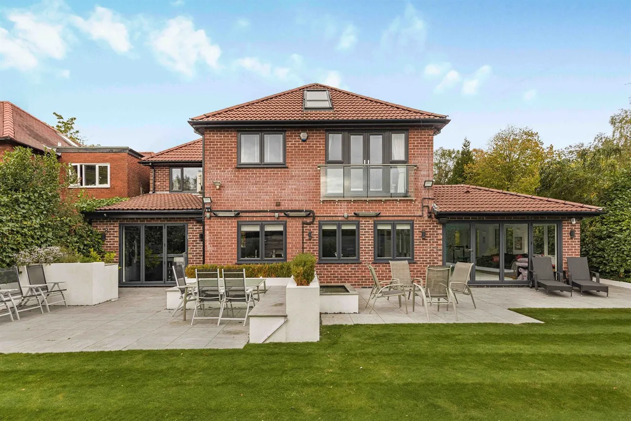 Hale Road, Altrincham, photo 19