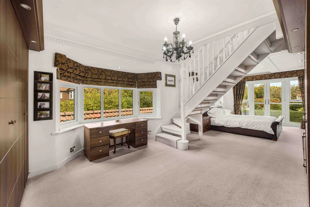 Hale Road, Altrincham, photo 4